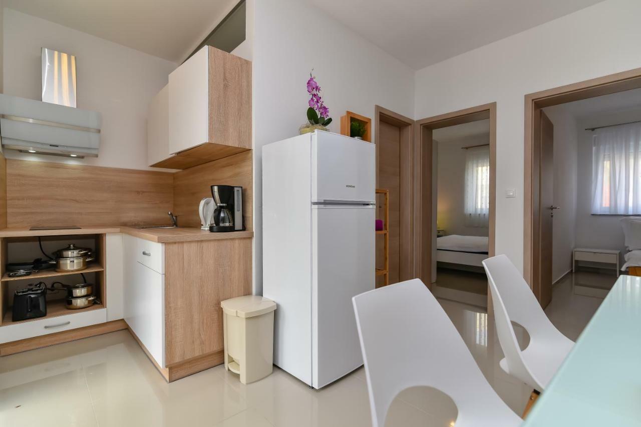 Denis Apartment Vir Exterior foto