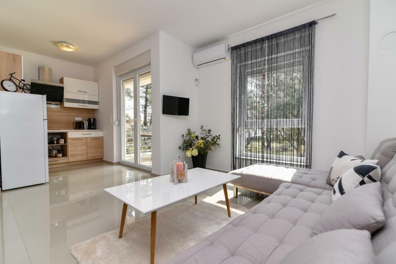 Denis Apartment Vir Exterior foto